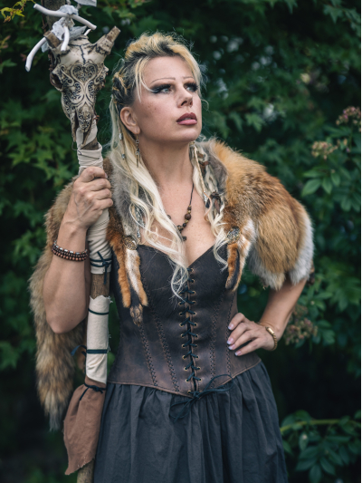 Trollfelsen_Mittelalter_Gewandung_Ledermieder_Vollbrust_Nubuk_Braun (2)